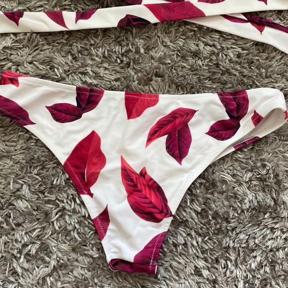 Bikini - Picture 4 of 4